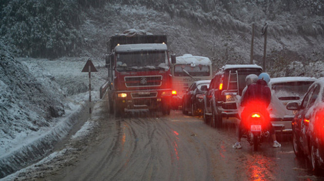 lưu ý lái xe khi đường đóng băng trơn trượt