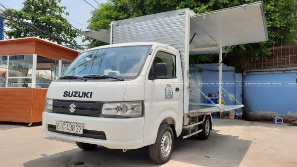 Suzuki Pro 750kg thùng kín cánh dơi